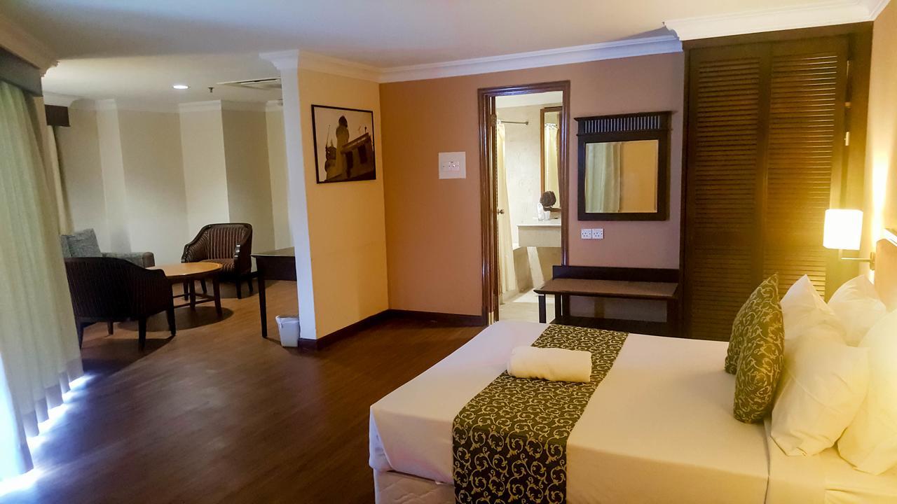 Hotel Legacy Port Dickson Extérieur photo